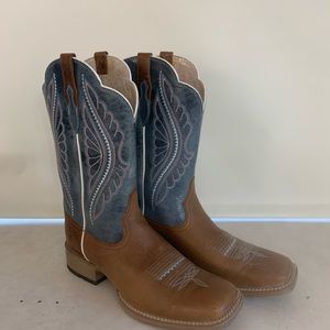 Ariat Womens Western Boots. Size 10D. Only worn a handful of times.